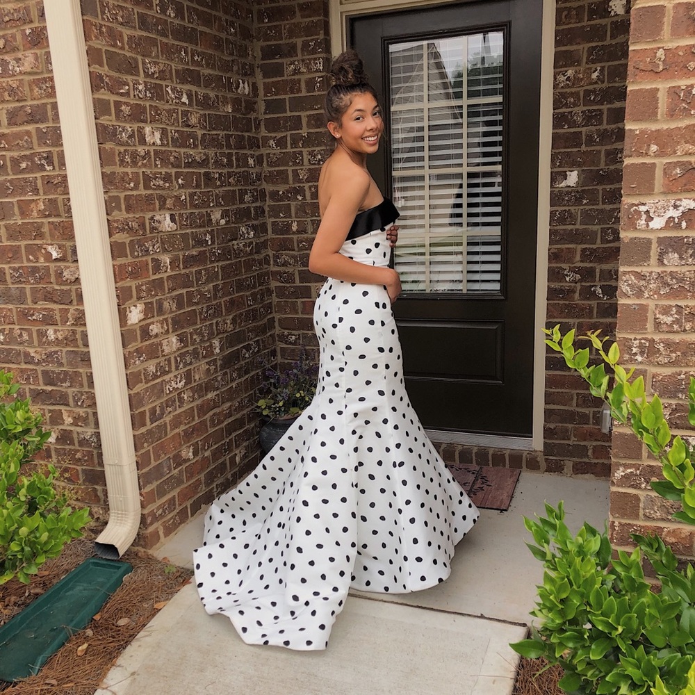 Sherri Hill mermaid style prom dress size 4
